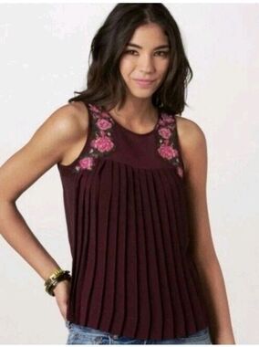 American Eagle Embroidered Sleeveless Tank Top Blouse S Plum Floral Pleats F15.1